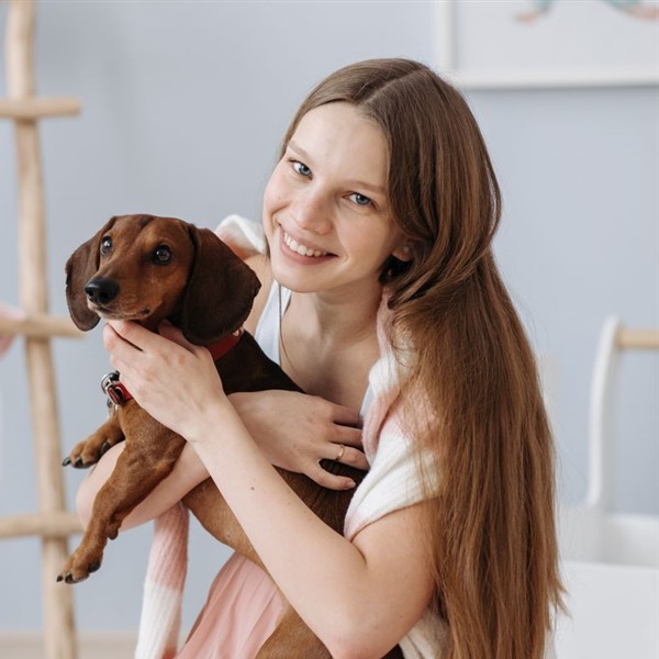 Nora Weller — Dachshund Tales founder